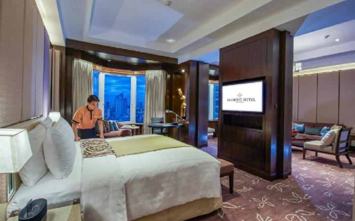 DIAMOND HOTEL MANILA ROOM For 1 to 2 Pax