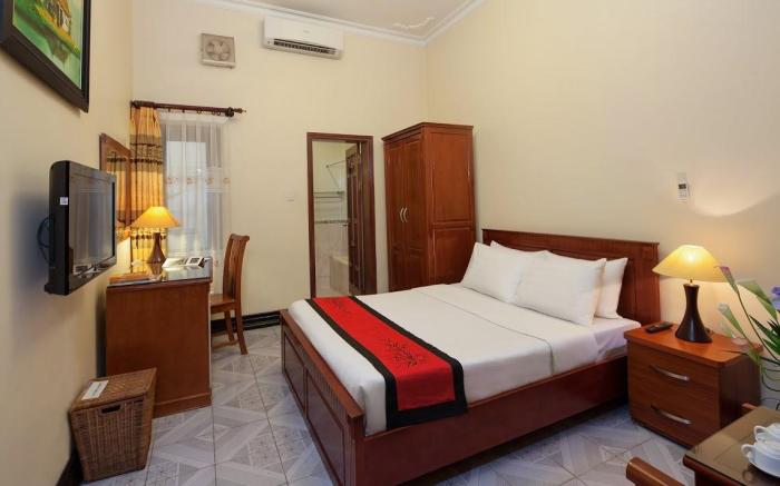 Lucky Central Hotel & Travel