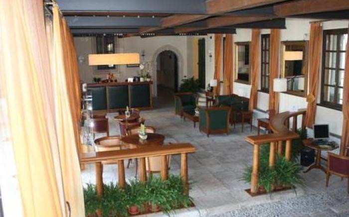 Hotel Villa Policreti