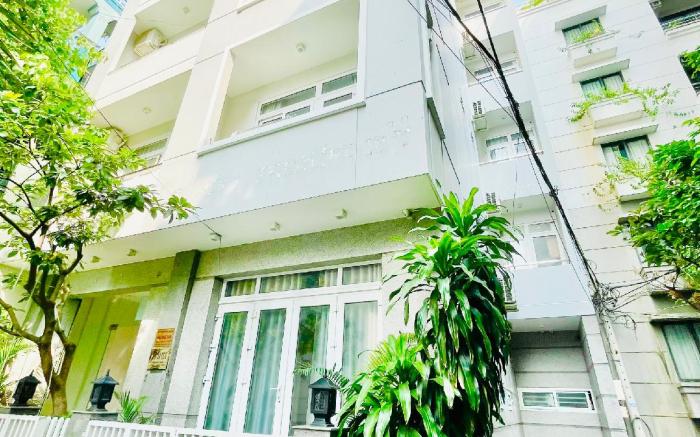 EMERALD APARTMENTS