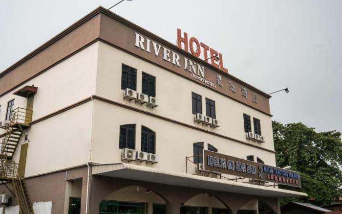 HOTEL RIVER INN