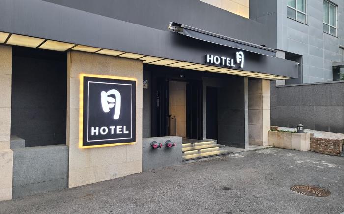 Sinchon Wol Hotel