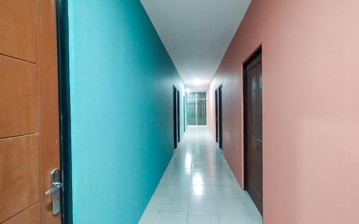 RedDoorz near Universitas YARSI