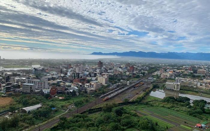 Self check-in, enjoy the hot spring and view here