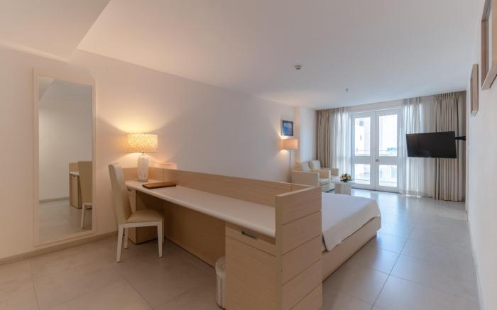 Nhi Phi Hotel Nha Trang