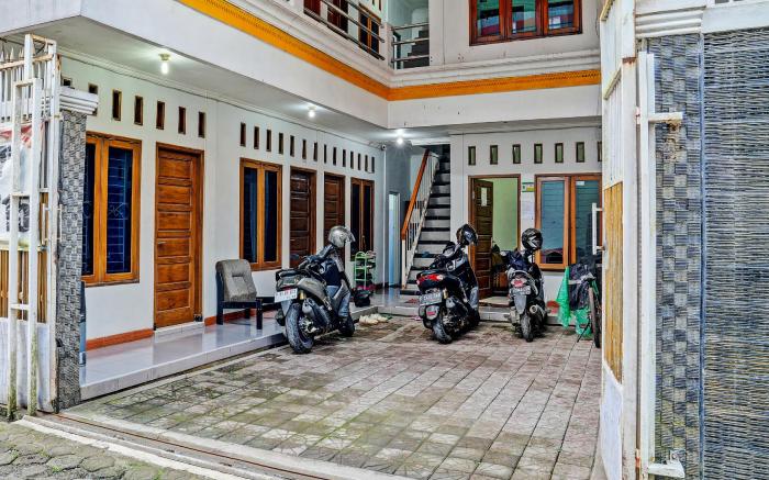 SPOT ON 92532 Penginapan Hj Lilis Syariah 