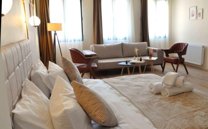 Golden Door Hotel