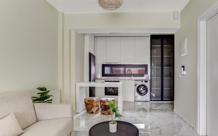 Sanders Old Port - Simple Studio w Balcony