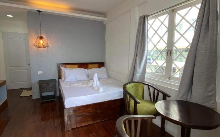 Dumaguete  Seafront Hotel