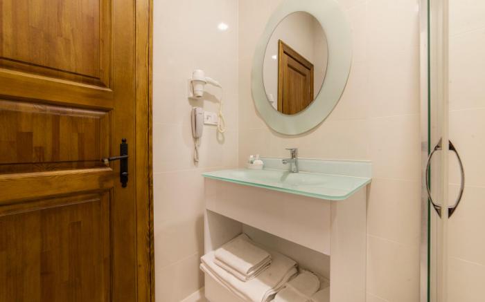 ARMİSTİS HOTEL