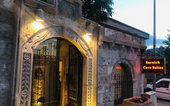 Sarnich Cave Suites