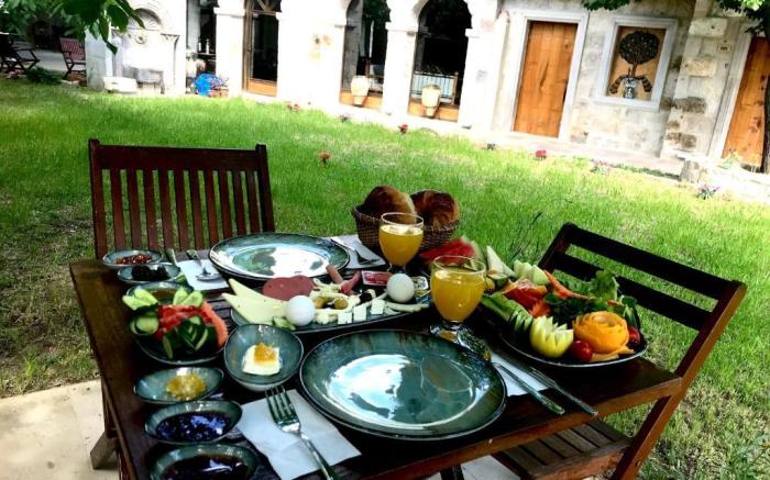 Sarnich Cave Suites
