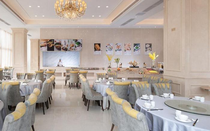 Vienna International Hotel South Gate of Shenzhen International Convention and Exhibition Center
