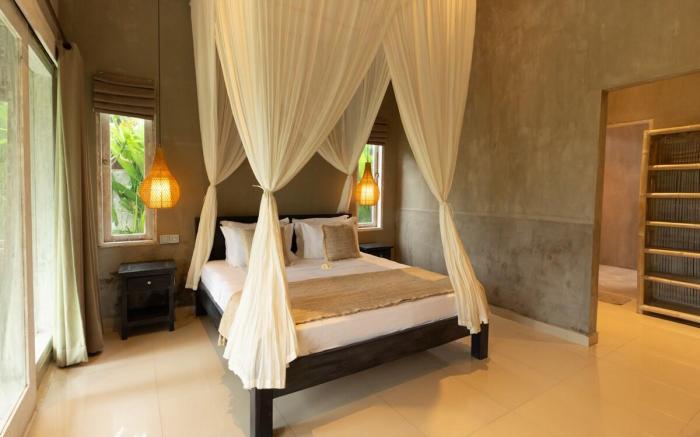 Canggu Tropical Villa with Industrial Flair 