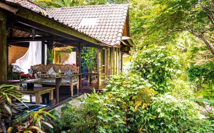 Rustic Off-The-Grid Home in Ubud Jungle