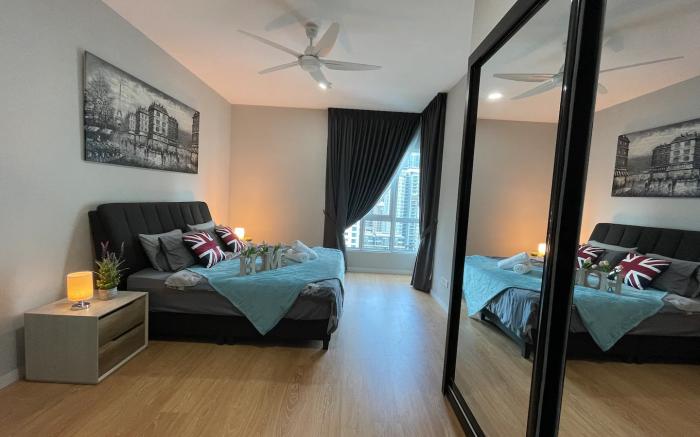 Mont Kiara 3 Room Balcony Free WIFI & Car Park