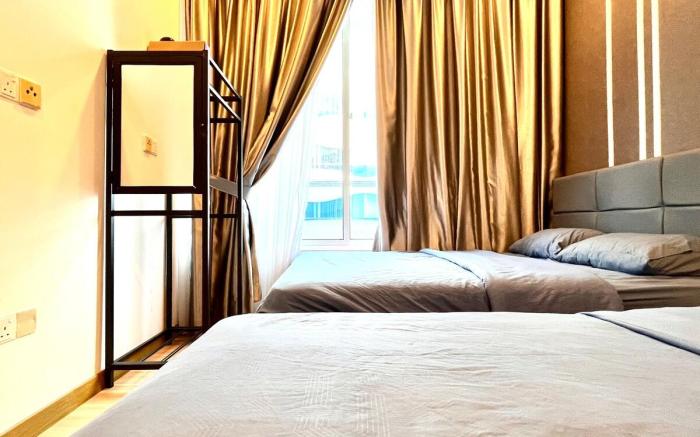 Melaka-Cozy 2-BR Retreat: AC, Street Views & Games