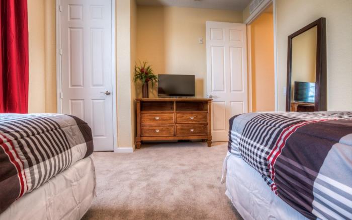 Luxurious Condo w/Private Balcony! AMAZING View