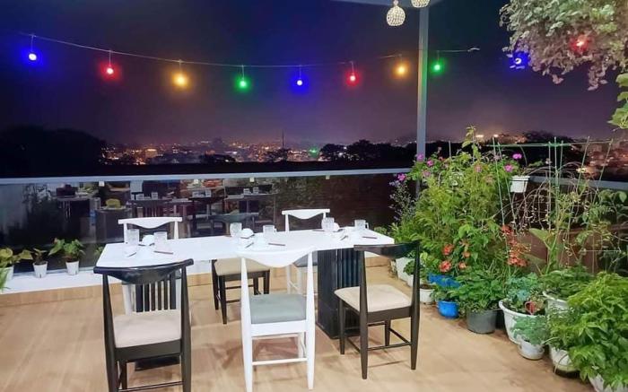White Coffee House Hotel