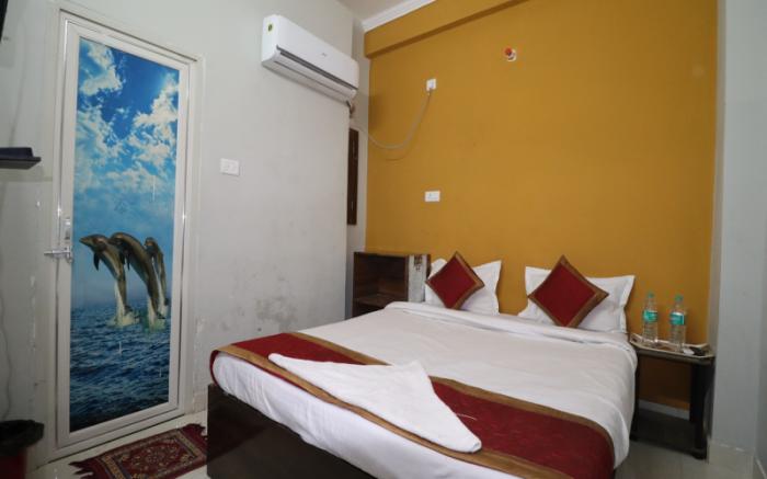 Divisha's Hotel Friends Inn