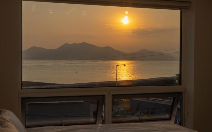 Namhae Boolgeun Noeul Pool Villa