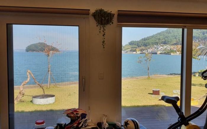 Namhae Boolgeun Noeul Pool Villa