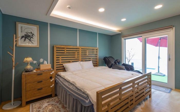 Namhae Boolgeun Noeul Pool Villa