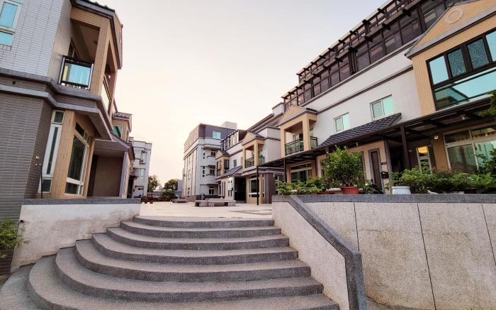 Longmen Dragon Gate Manor/Twin Room for Three, Room 301