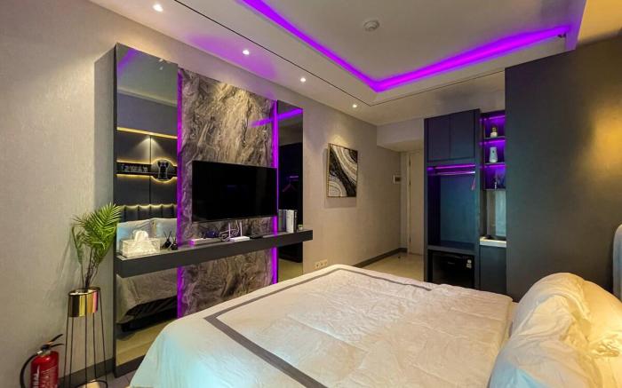 Monochrome La Casa IV at Anderson