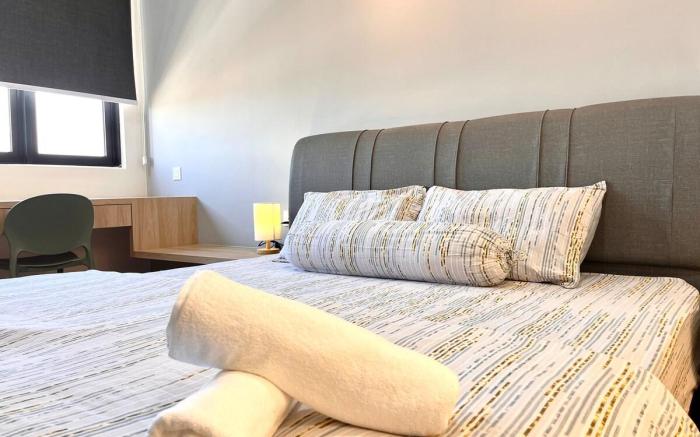 Urban Vista: City Center Retreat with InfinityPool