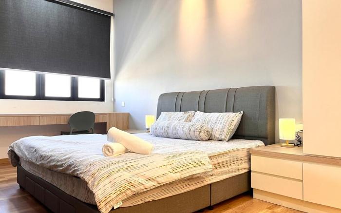 Urban Vista: City Center Retreat with InfinityPool