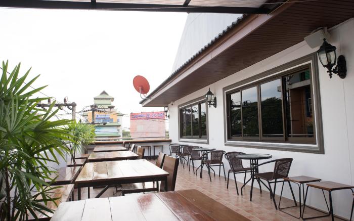 Le Light House & Hostel