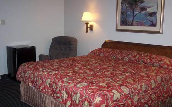 Red Carpet Inn (formerly Royal Inn)