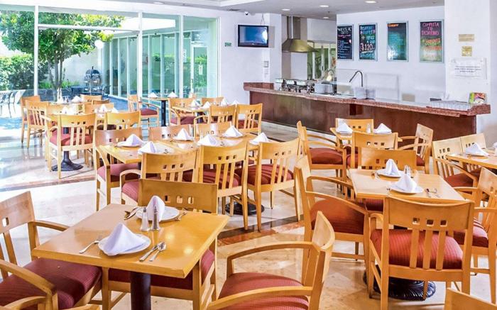 Quality Inn Monterrey La Fe