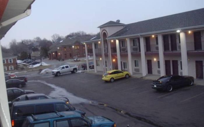 Townhouse Inn & Suites Omaha