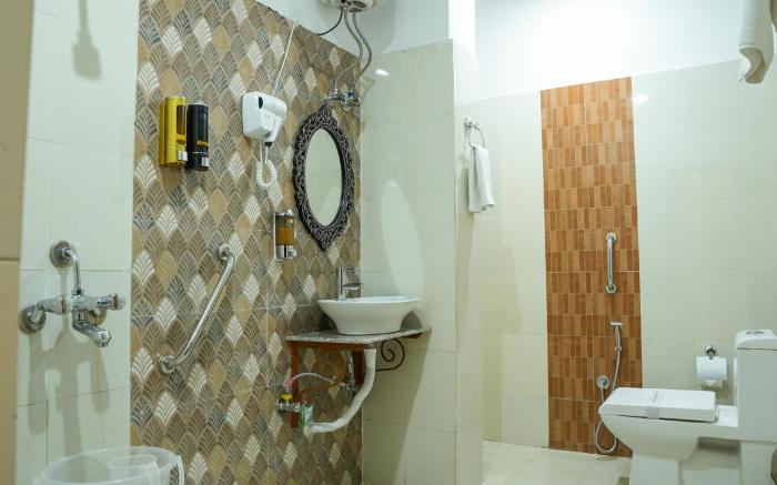 THE NEERAJ NATURECURE - Stay On The Ganges