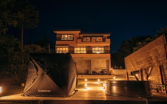 Adult Playground! Sauna, Poker, BBQ