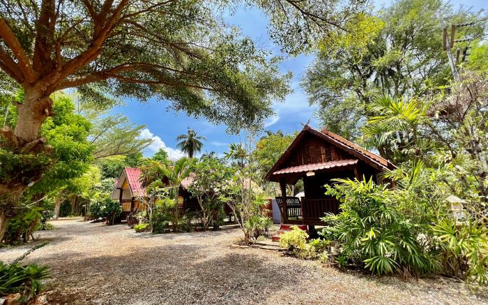 At tree resort - แอททรี รีสอร์ต บ้านกรูด