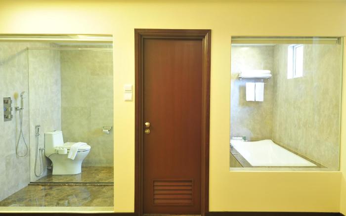 Hallmark Crown Hotel