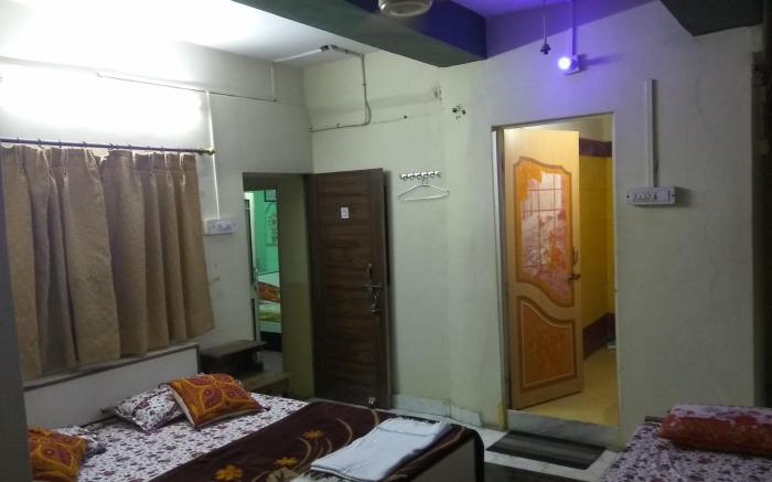 Shivam Paying Guest House