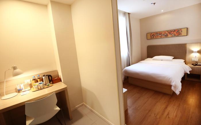 Hanting Hotel Shanghai Longbai Xincun Metro Station