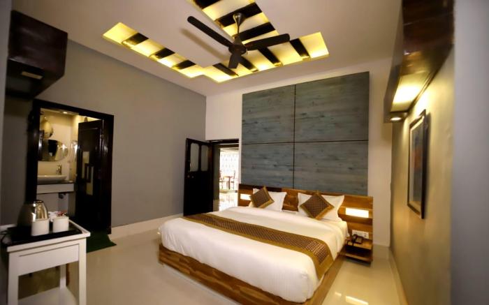 The Amaltas Villa (amidst the wild)