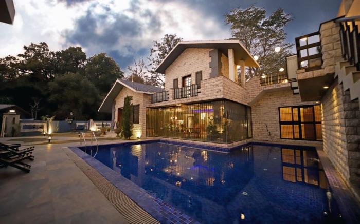 The Amaltas Villa (amidst the wild)