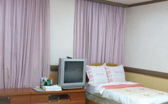 Goodstay Chowon Resortel