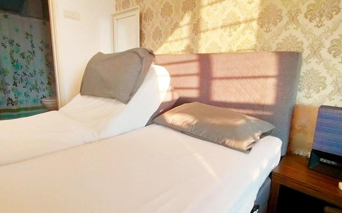 Ultimate comfort with Motorised Adjustable bed