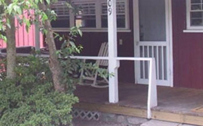 Highland Lake Inn & Resort - Flat Rock