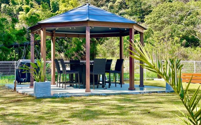 Ohama Beach House & BBQ! 10 min walk to the beach!