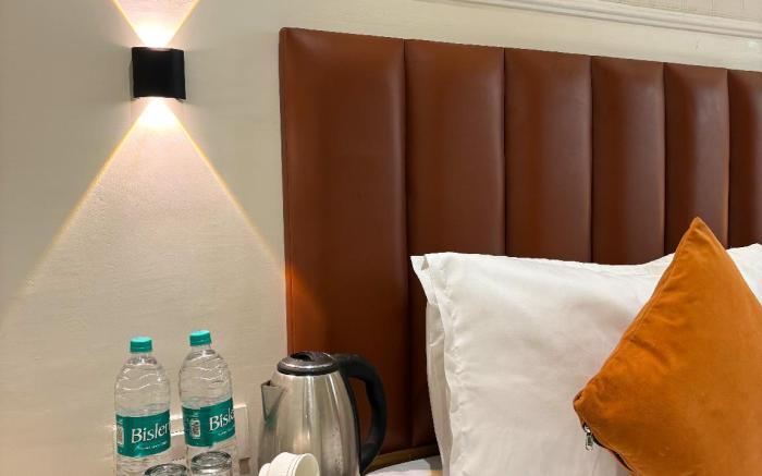 Qotel Comfort AT Residency Kaushambi Anand Vihar