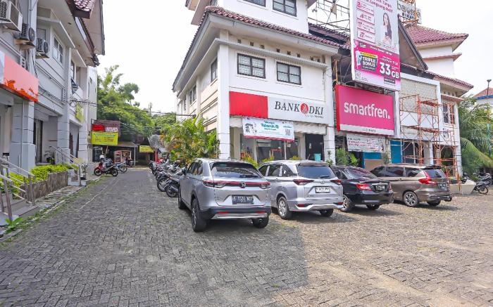 OYO 92677 Hotel Bintaro