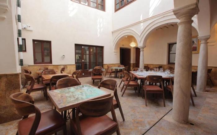  Anahita Boutique Hotel
